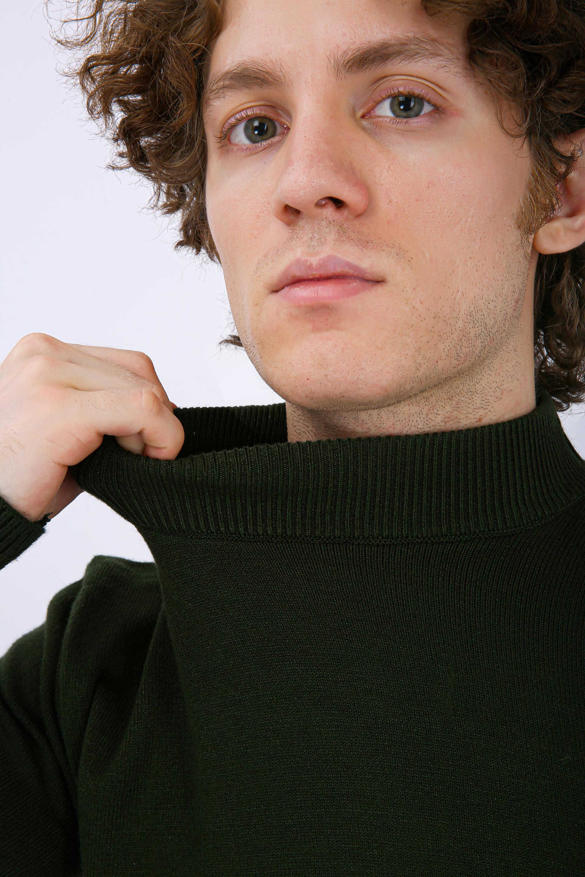 Men's Premium Diamond Knit Turtleneck Sweater - Green Plain Short Neck
