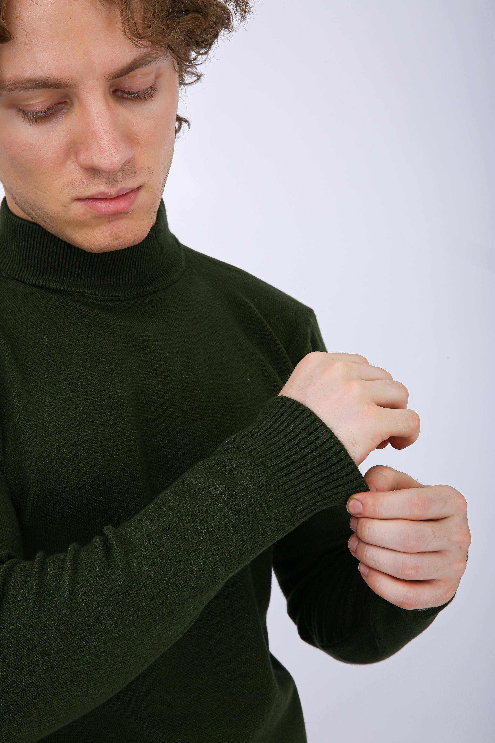 Men's Premium Diamond Knit Turtleneck Sweater - Green Plain Short Neck